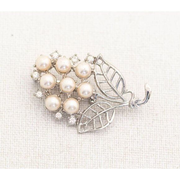 Vintage Silver Tone Floral Elegant Pearls Brooch - A11 - Picture 1 of 2